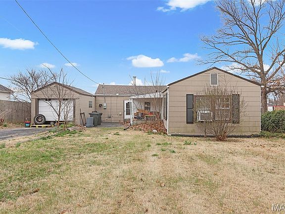 3rd image of 8832 Powell Ave