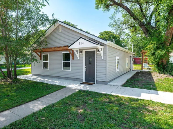 312 E 18th St, Wellington, KS 67152