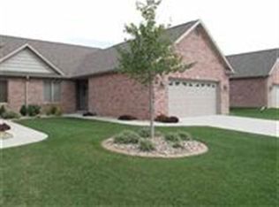 1704 Dunraven Rd, Bloomington, IL 61704