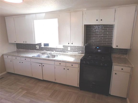 5th image of 225 W Wilson St