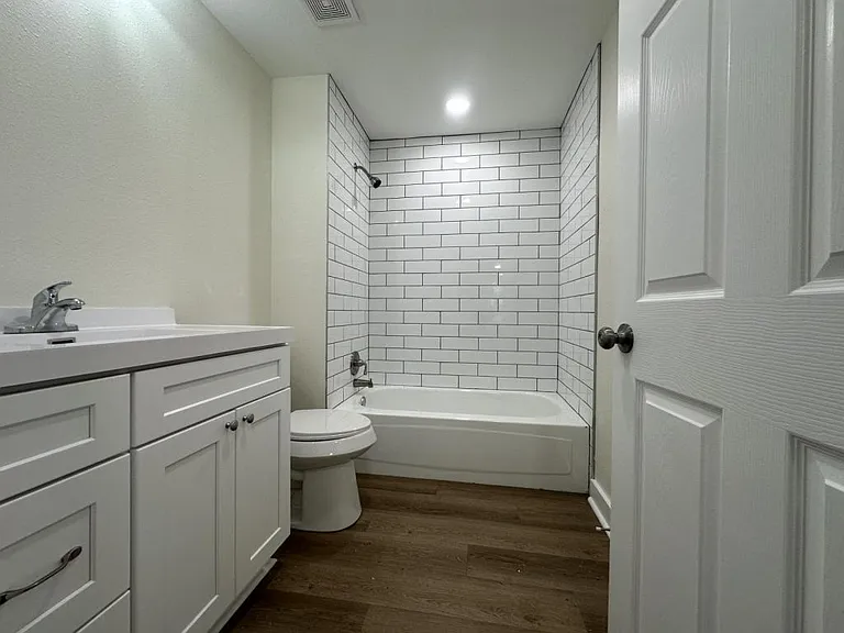 804 E Water St — Photo 20