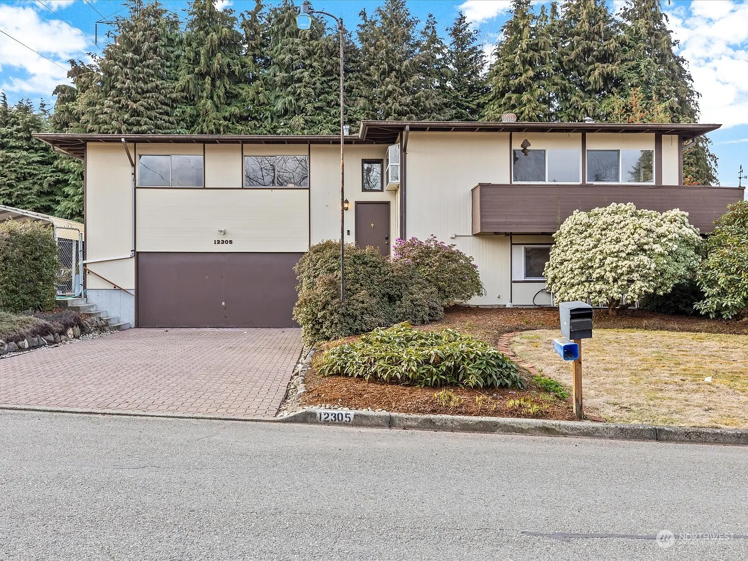 12305 SE 73rd Place photo 1