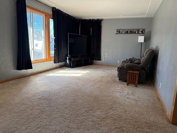 3rd image of 310 Fuller Street