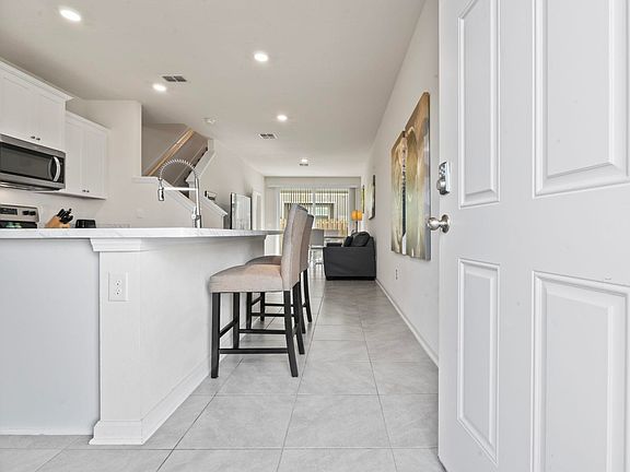 3rd image of 75 Red House Cir