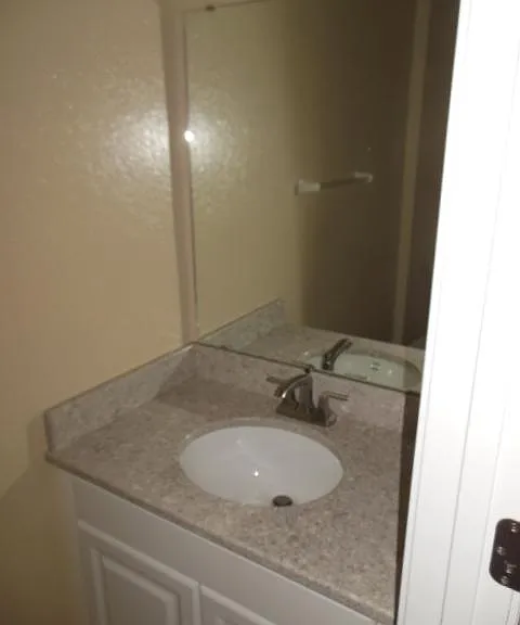 605 NE English Manor Dr #A — Photo 6