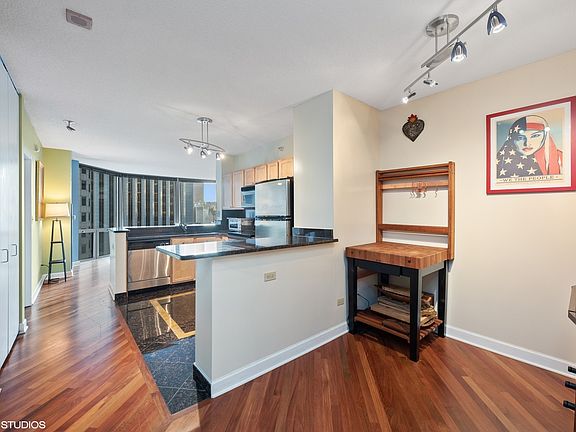 4th image of 222 N Columbus Dr APT 1710
