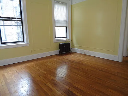 Rented by Zikos Realty Services | media 3