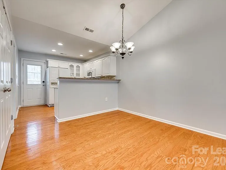 2052 Shady Pond Dr — Photo 7