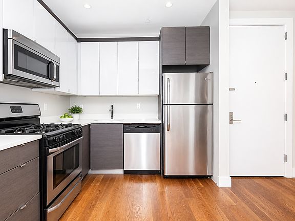 5th image of 96 Diamond St #2E