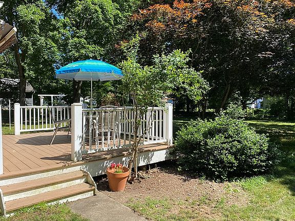 3rd image of 94 Lake Shore Dr