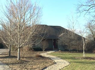 17439 Woodland Lakes Dr, Petersburg, IL 62675