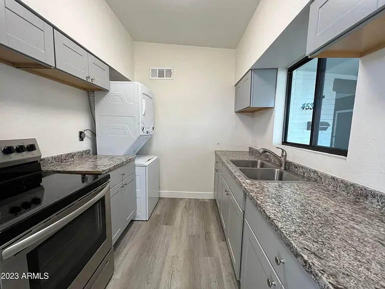 453 W University Dr — Photo 7