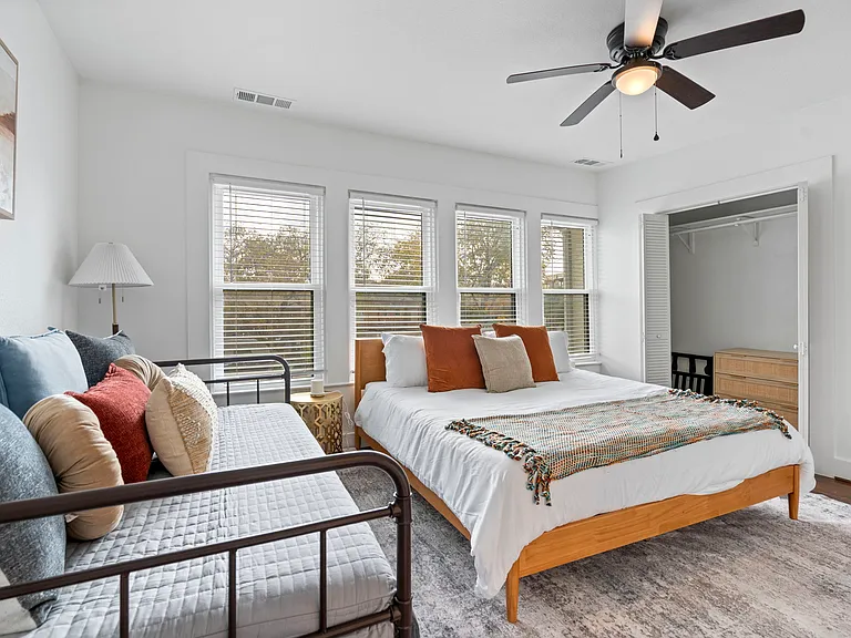 5800 Oram St #5800 — Photo 37