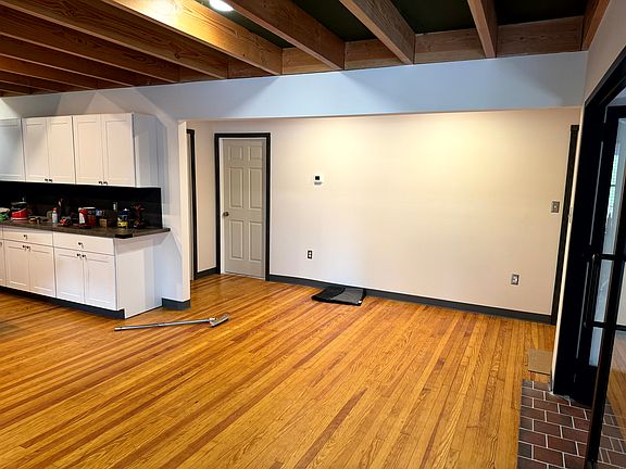 2nd image of 335 Walnut Dr #2