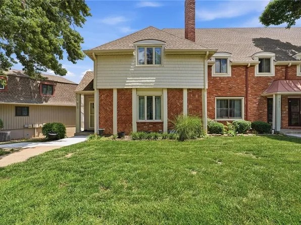 8399 NW Waukomis Dr, Kansas City, MO 64151