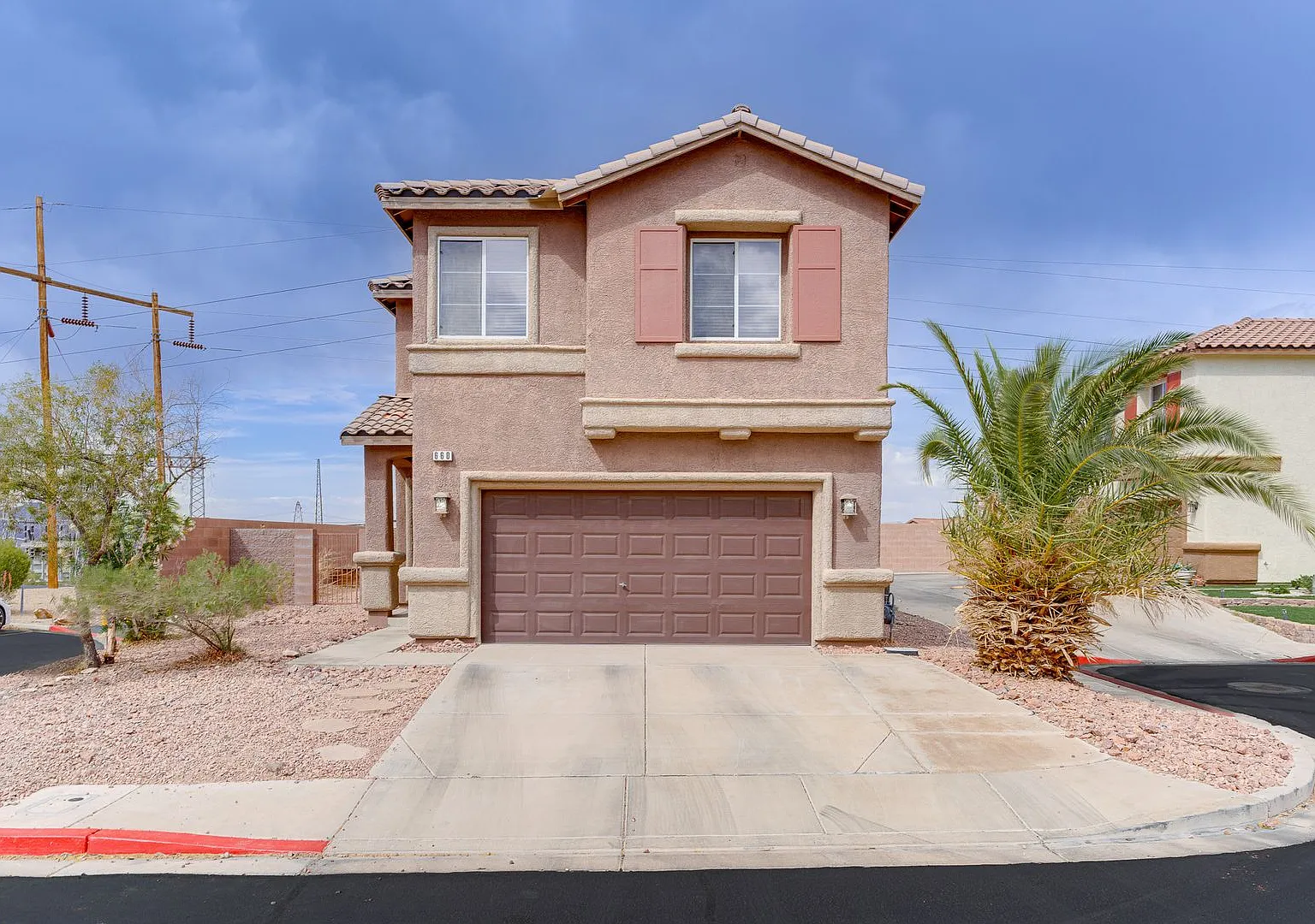 Vibrant 3bedroom 2.5bath Home In 89015 — Photo 1