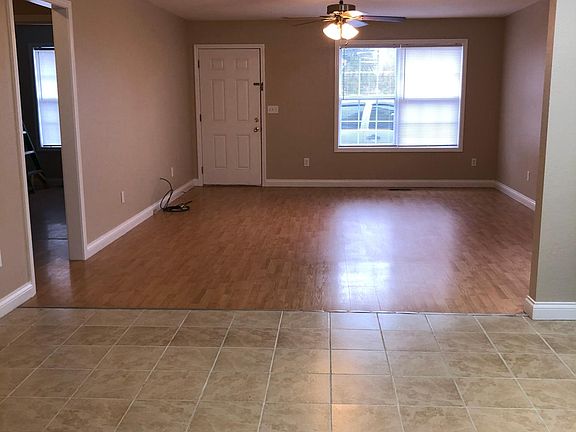 4th image of 219 Netherton Ln #104