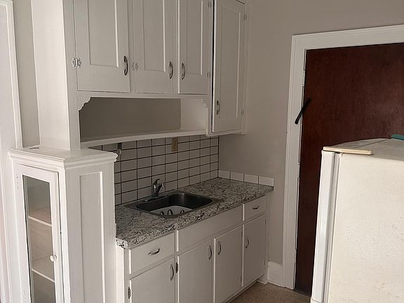 4th image of 1380 Riverside Dr #11