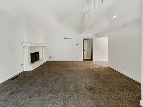 3rd image of 3550 N Kenwood Ave