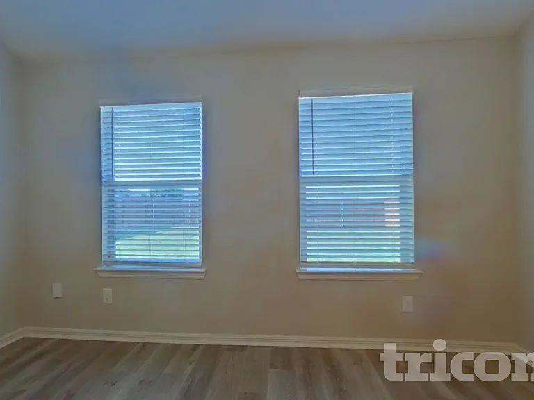 324 Foxhunter St — Photo 3