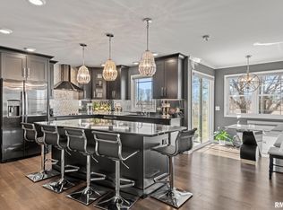 15 Trussell Rd, Jacksonville, IL 62650