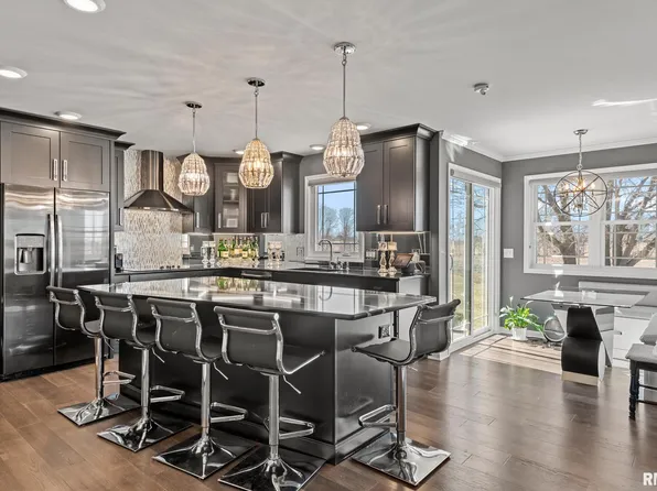 15 Trussell Rd, Jacksonville, IL 62650