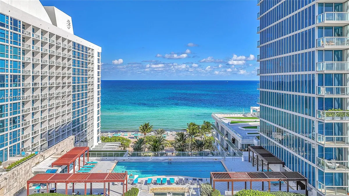 Building Photo - 6799 Collins Ave #309