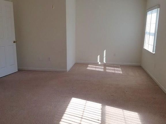 3rd image of 1 Roller Ln