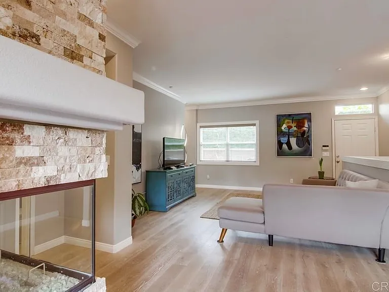 2921 E St #2 — Photo 16
