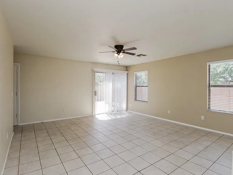2200 E Spruce Dr — Photo 3