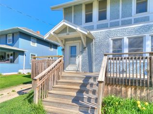 110 W Pershing Dr, Brooklyn, IA 52211
