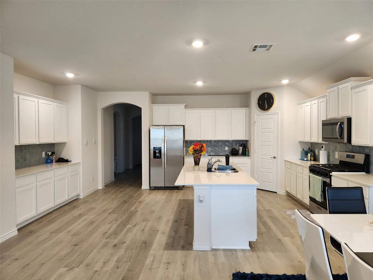 4 bed, 2.0 bath, 2036 sqft, $2,250 — Photo 1