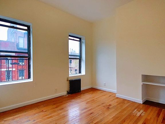 2nd image of 512 E 5th St APT 14