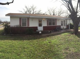 901 Phillips St, Cleburne, TX 76033