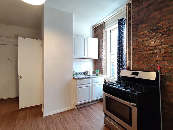 2nd image of 1675 Lincoln Pl APT 4D