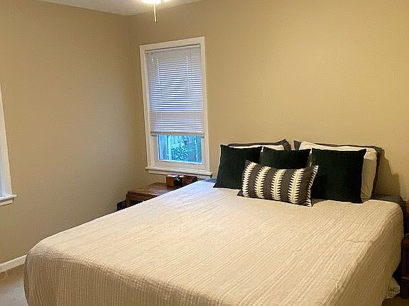 3rd image of 110 Forest Glen Dr