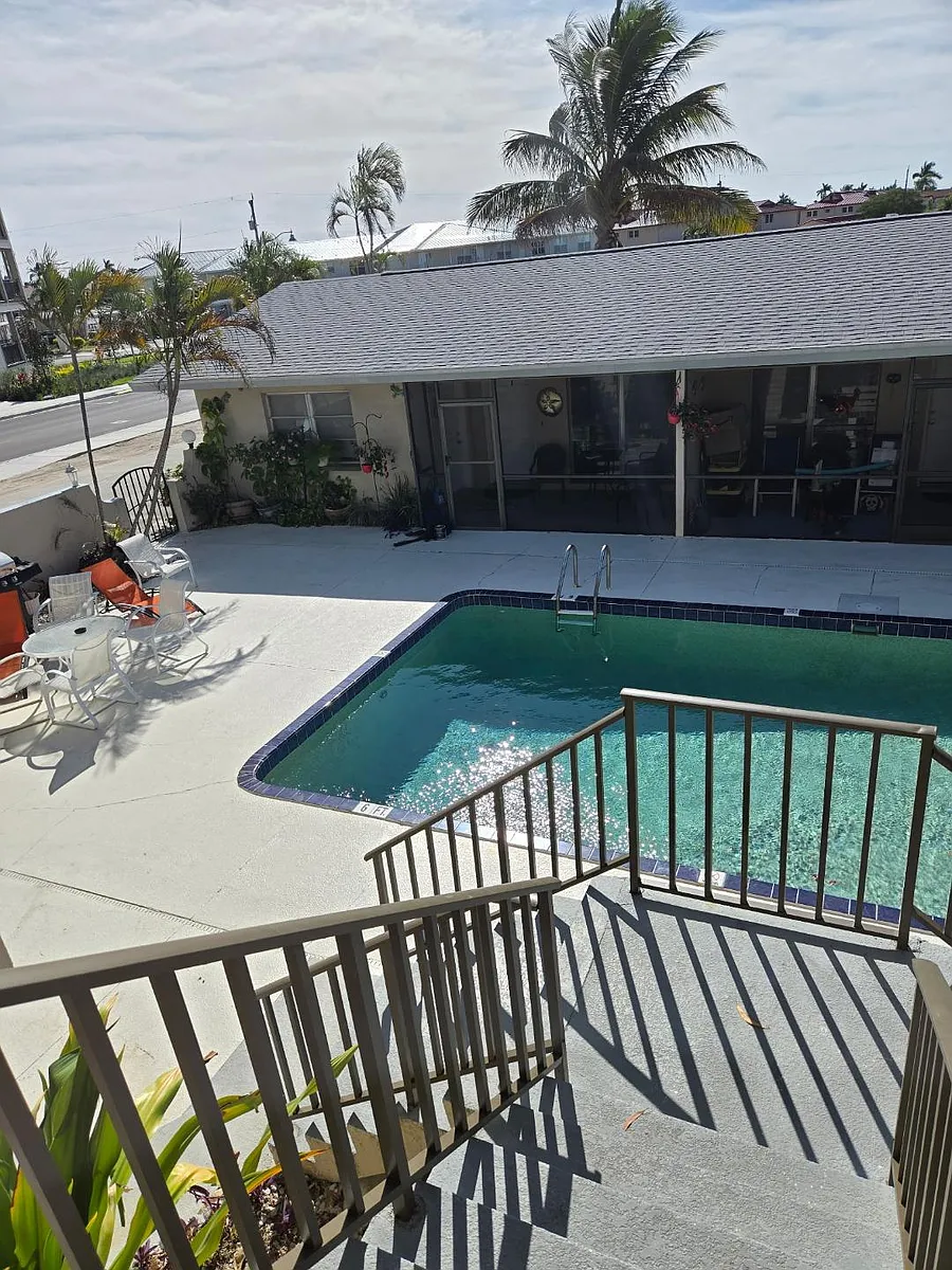 Building Photo - 4818 Palm Tree Dr #1