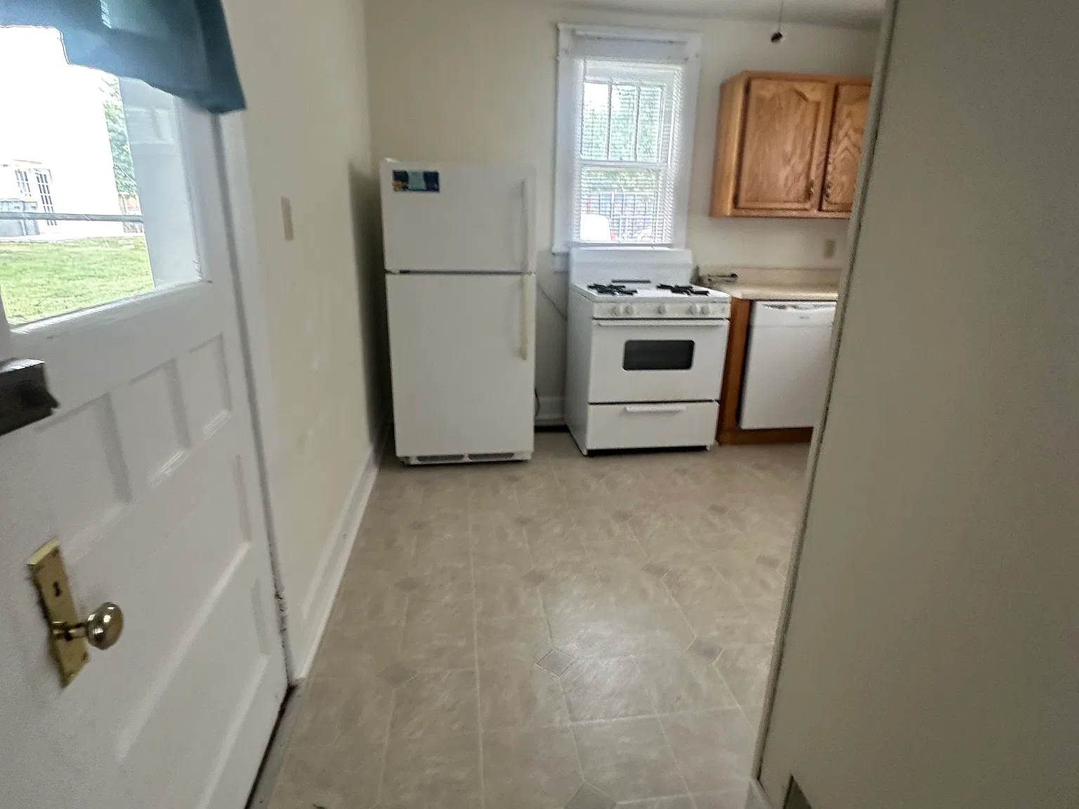 3 bed, 1166 sqft, $2,400 — Photo 4