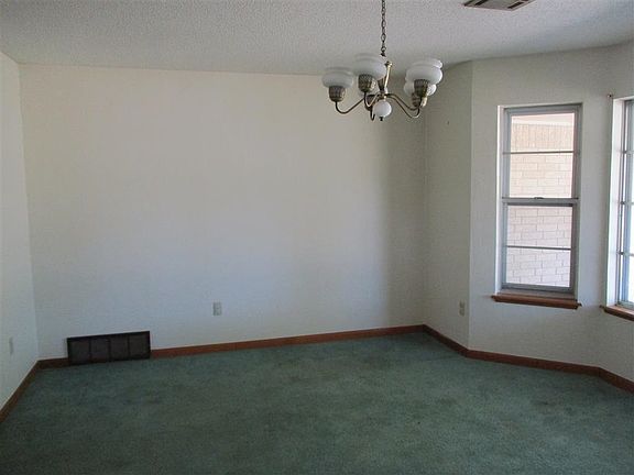 4th image of 3802 NW Meadowbrook Dr