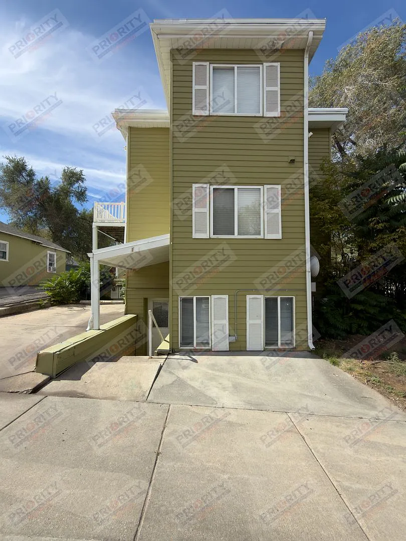 103 W 7th St — Photo 1