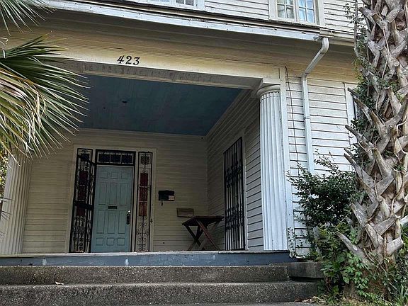 2nd image of 423 N Barcelona St