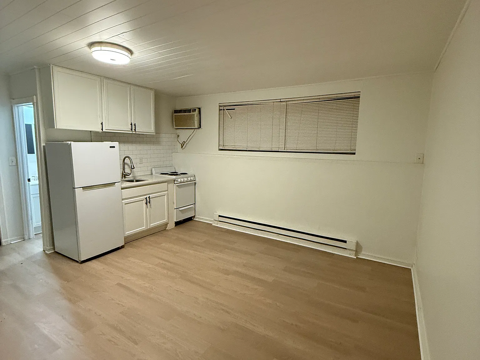 Studio, 217 sqft, $1,900 — Photo 3