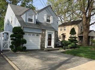 144 E Carpenter St, Valley Stream, NY 11580