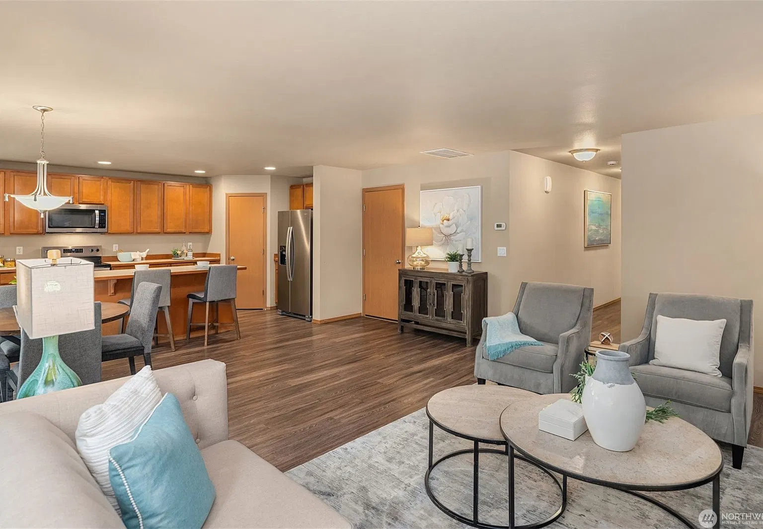 4 bed, 2815 sqft, $3,500 — Photo 3