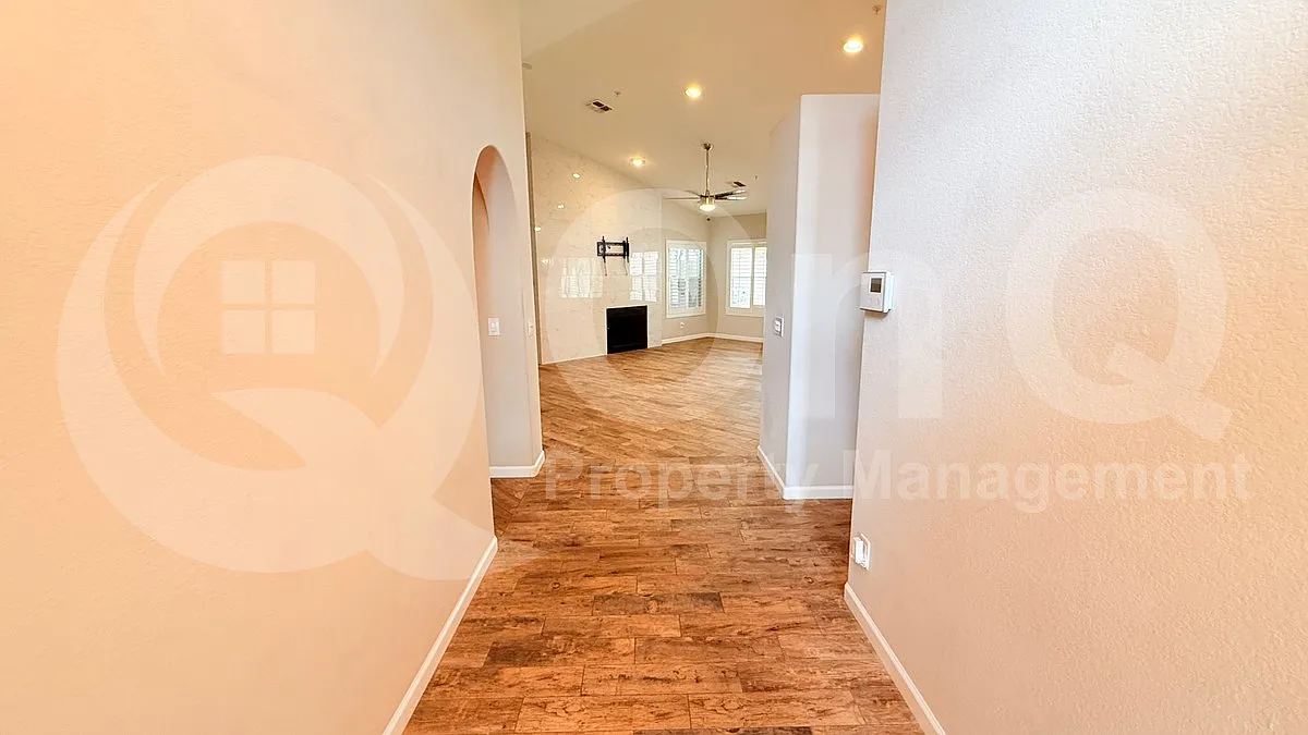 3 bed, 2.0 bath, 1616 sqft, $4,000 — Photo 3
