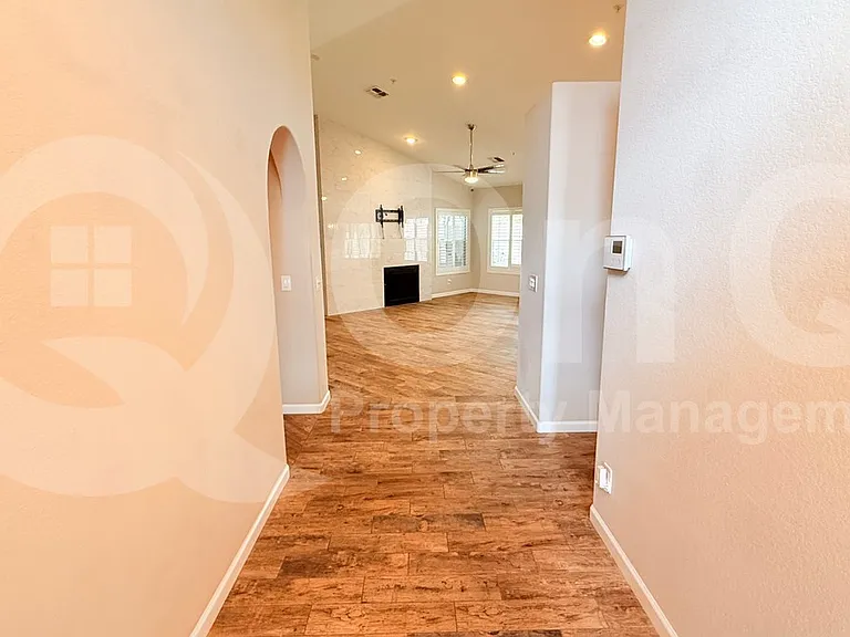 9140 E Siesta Ln — Photo 3