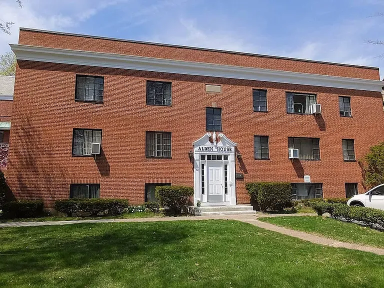 576 Whitney Ave #J2