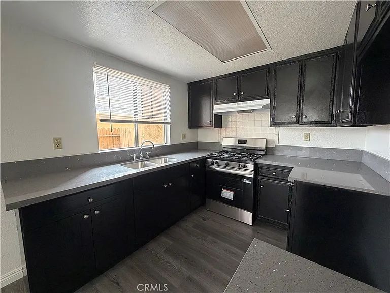 411 S Orange Ave — Photo 5