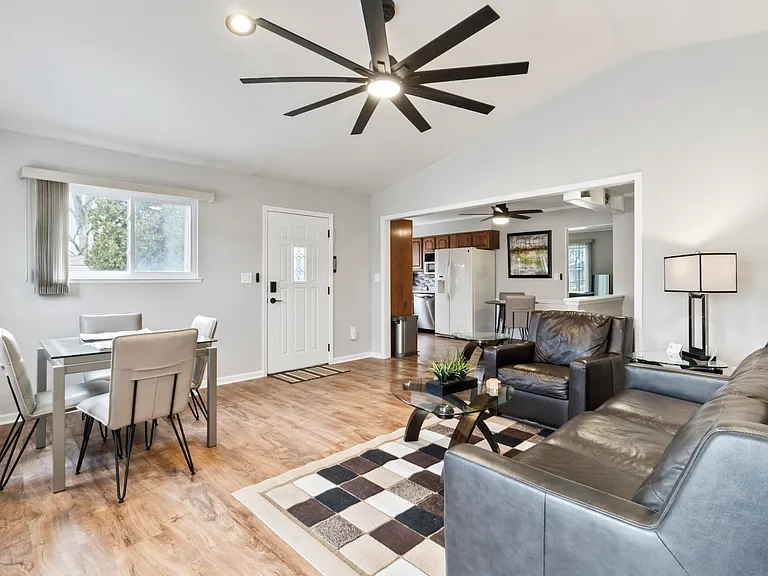 12401 Lyford Dr — Photo 2