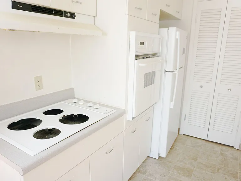 Harney Square Apartments - Blackstone District — Photo 23